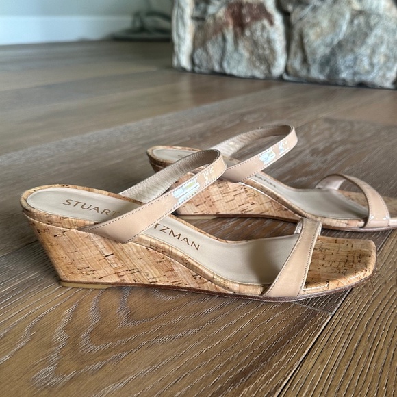 STUART WEITZMAN Aleena 50 Patent-leather Wedge Sandals In Neutral - Picture 6 of 13